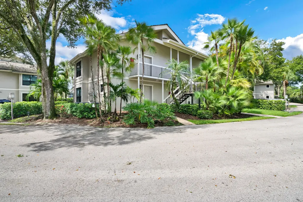 11863 Wimbledon Circle Wellington FL 33414