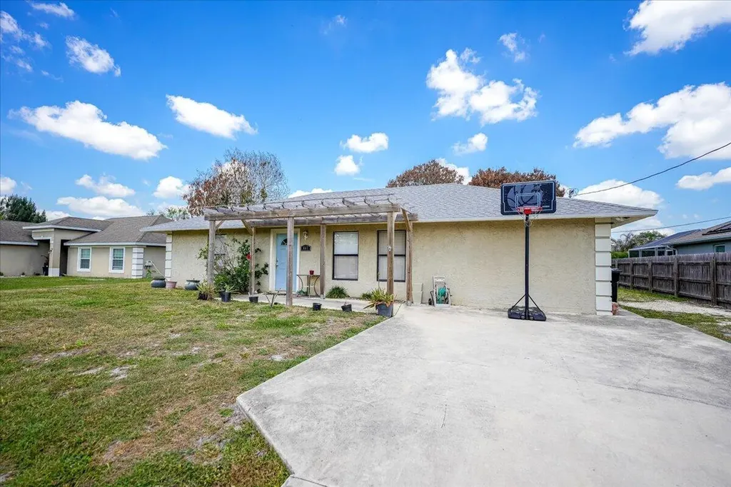 667 SE Faith Terrace Port St Lucie FL 34983