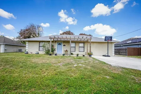 667 SE Faith Terrace Port St Lucie FL 34983
