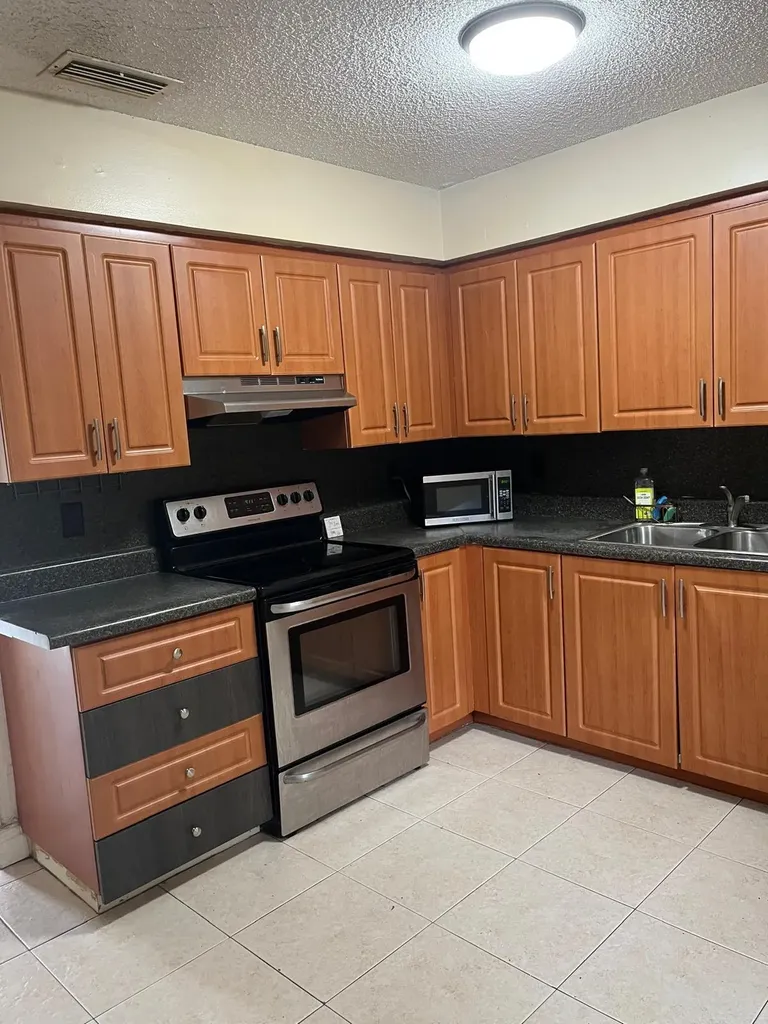 6131 SW 42nd Place Davie FL 33314