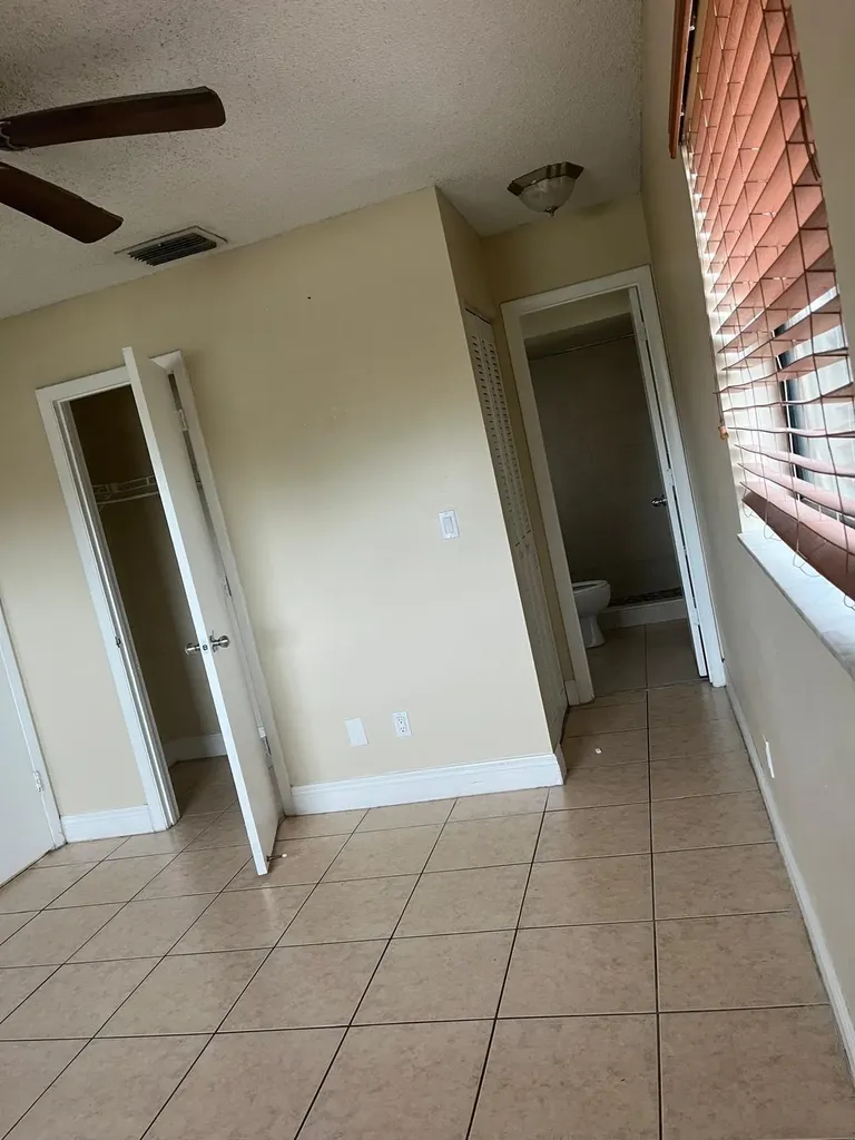 6131 SW 42nd Place Davie FL 33314