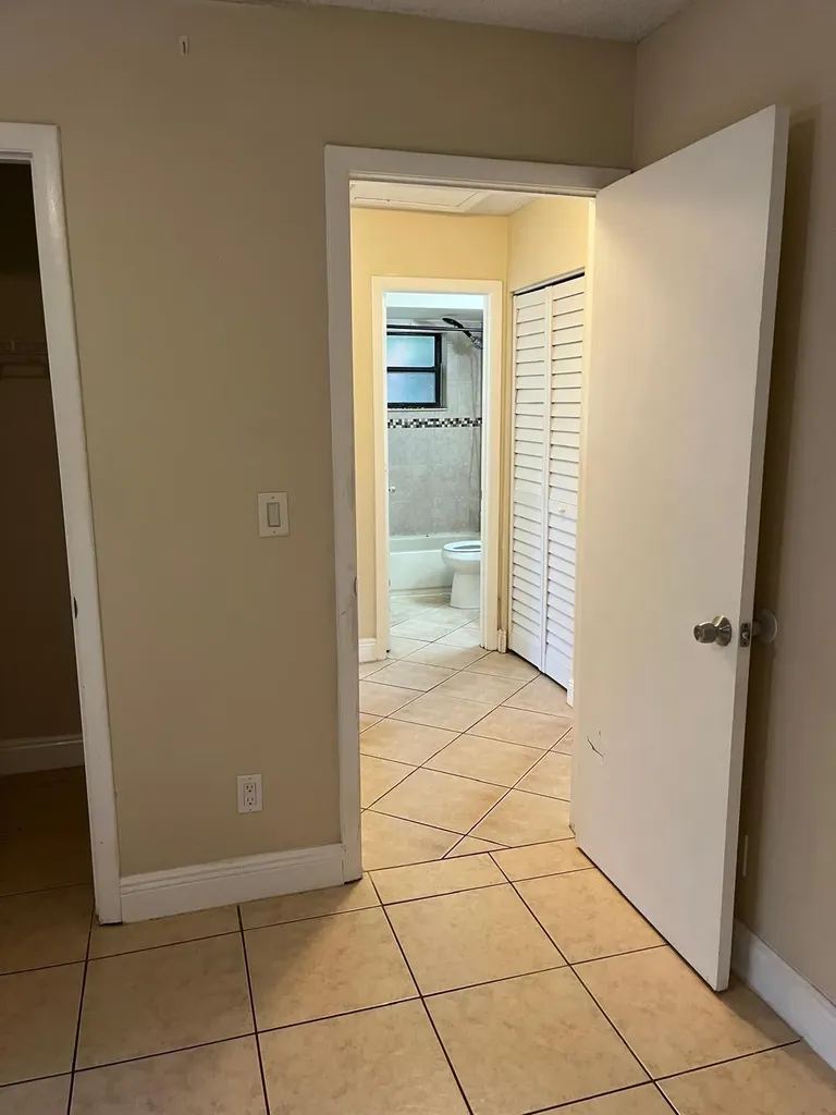 6131 SW 42nd Place Davie FL 33314