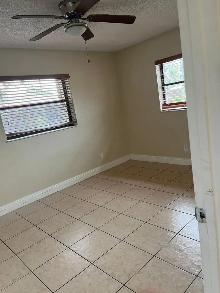 6131 SW 42nd Place Davie FL 33314