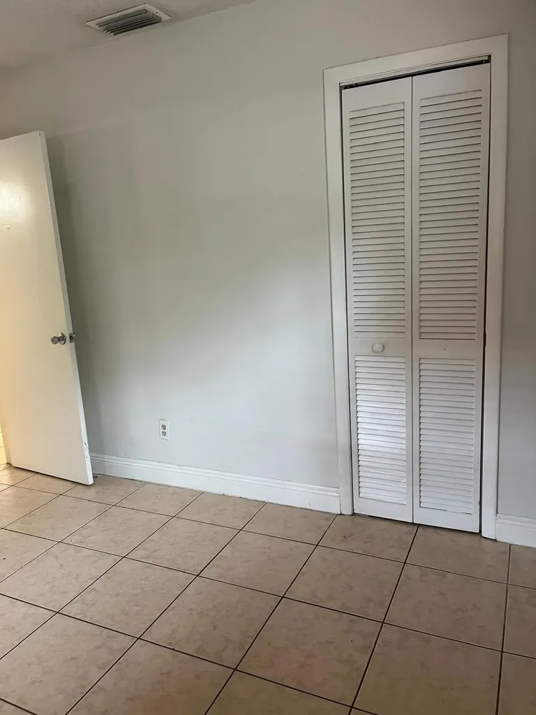 6131 SW 42nd Place Davie FL 33314