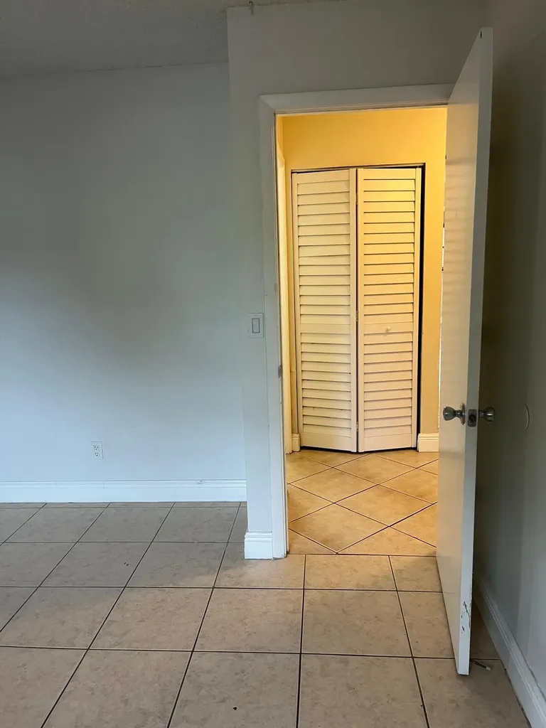 6131 SW 42nd Place Davie FL 33314