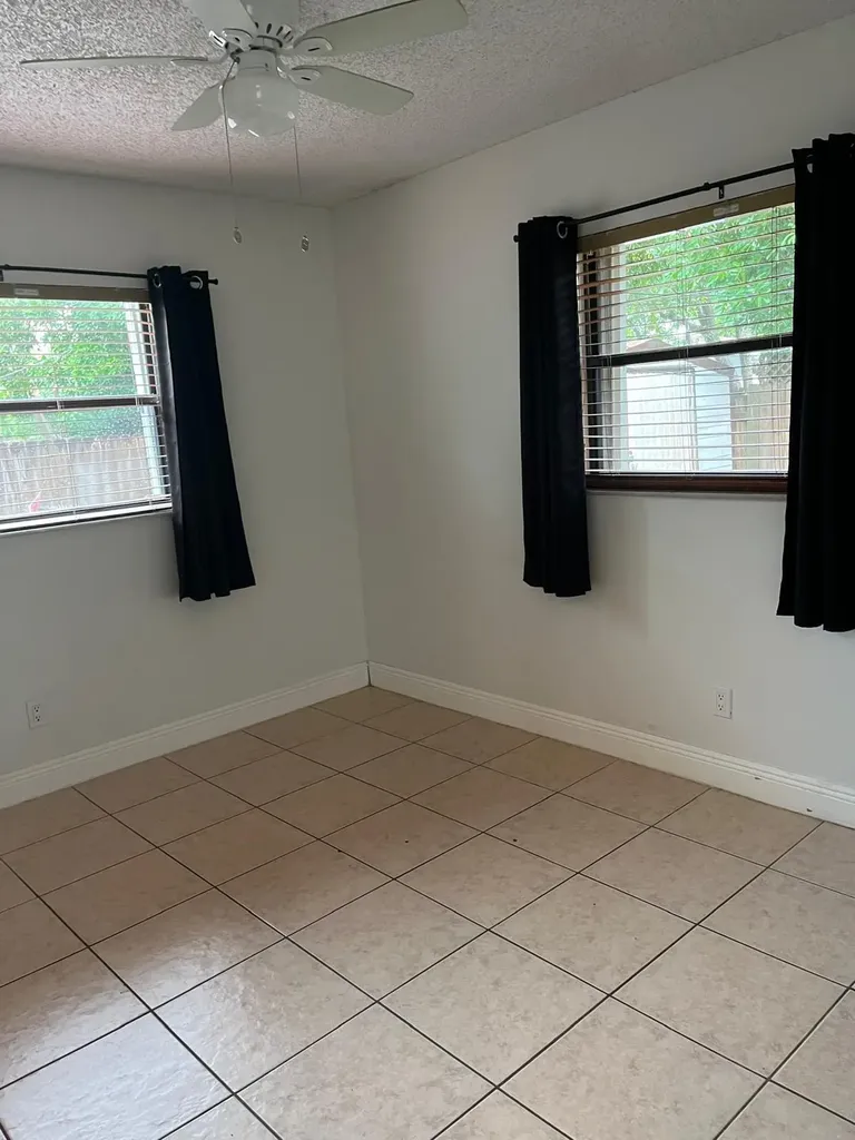 6131 SW 42nd Place Davie FL 33314