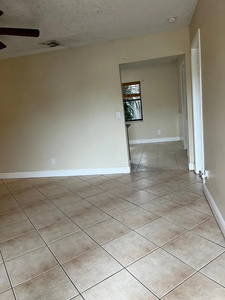 6131 SW 42nd Place Davie FL 33314