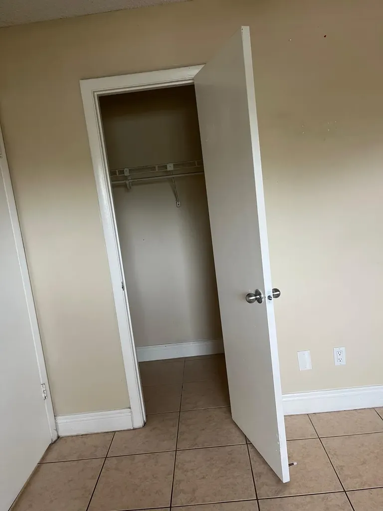 6131 SW 42nd Place Davie FL 33314