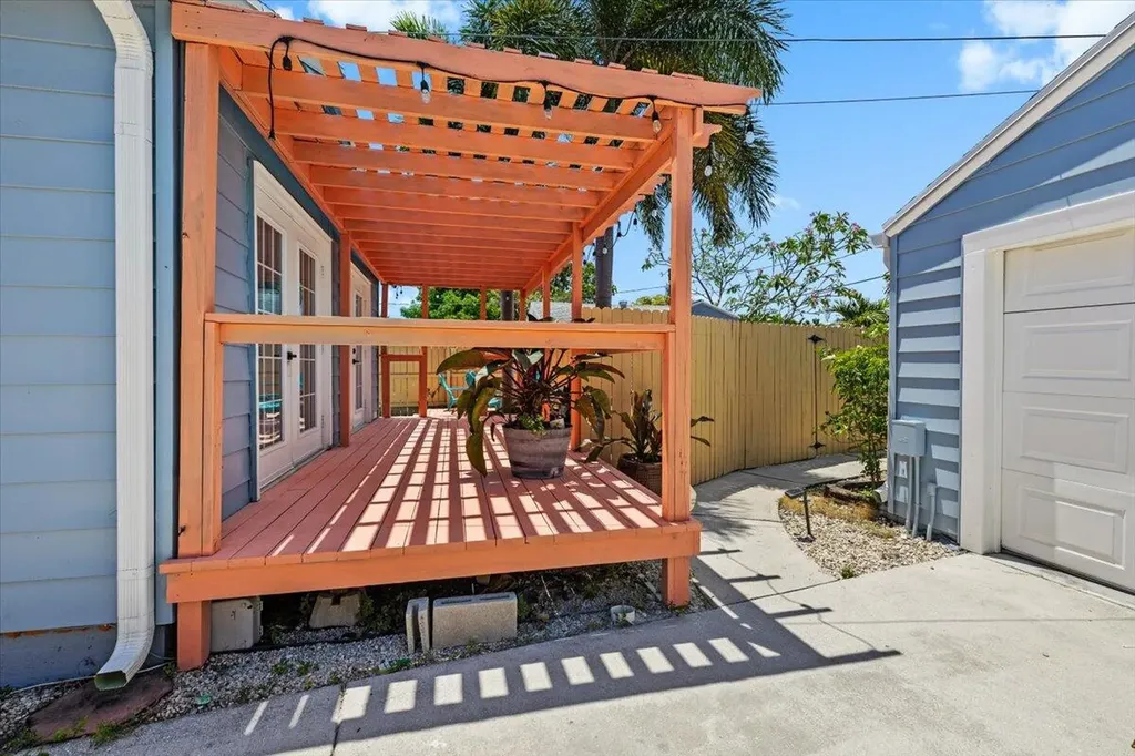 915 N K Street Lake Worth Beach FL 33460