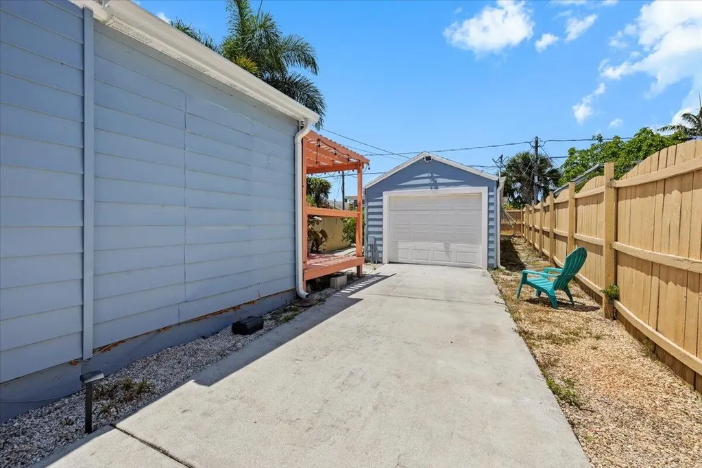 915 N K Street Lake Worth Beach FL 33460
