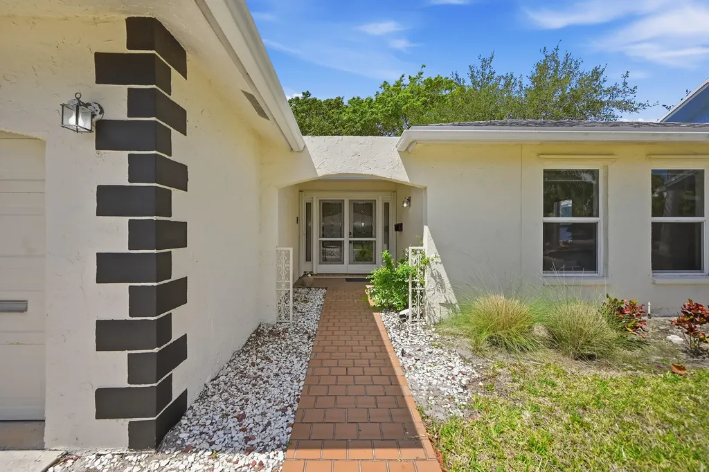 321 Del Rio Boulevard Boca Raton FL 33432
