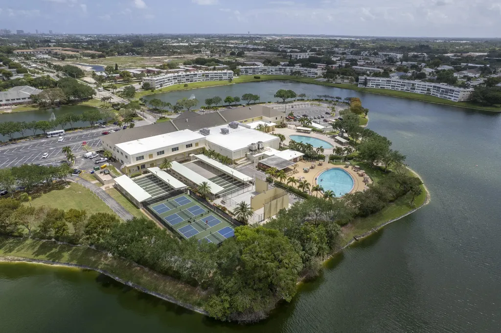 238 Chatham L West Palm Beach FL 33417