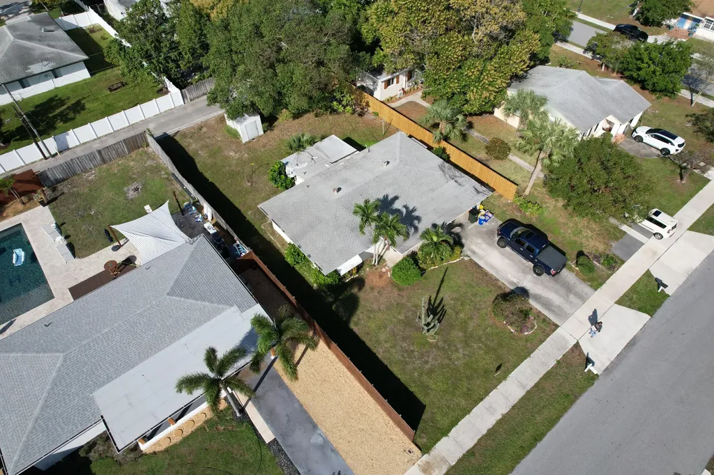 910 SE 3rd Avenue Delray Beach FL 33483