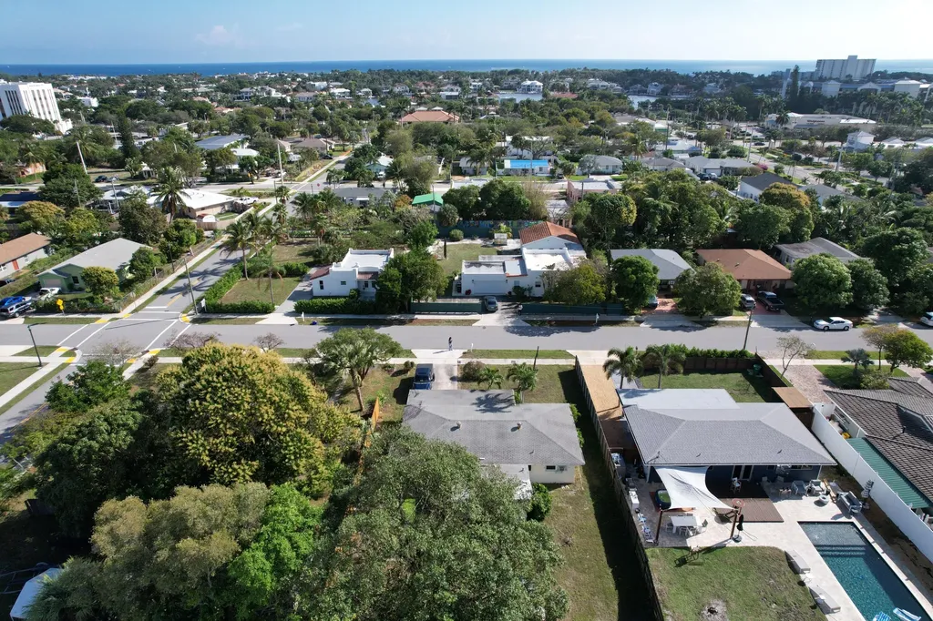 910 SE 3rd Avenue Delray Beach FL 33483
