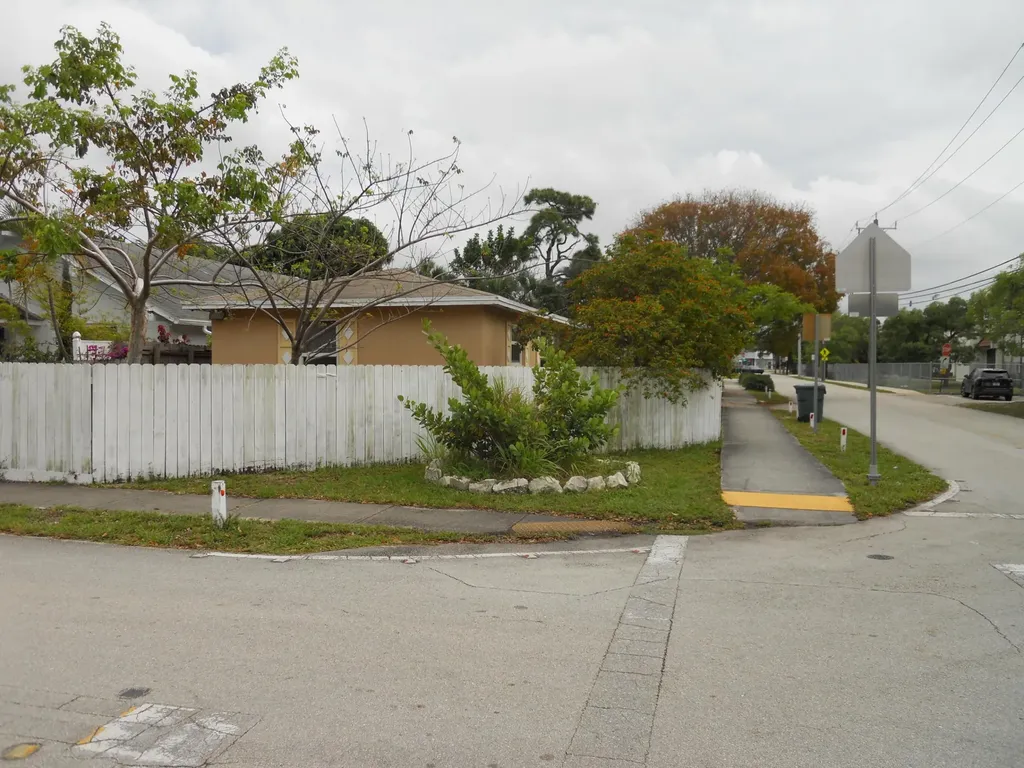 3290 NE 10th Avenue Oakland Park FL 33334