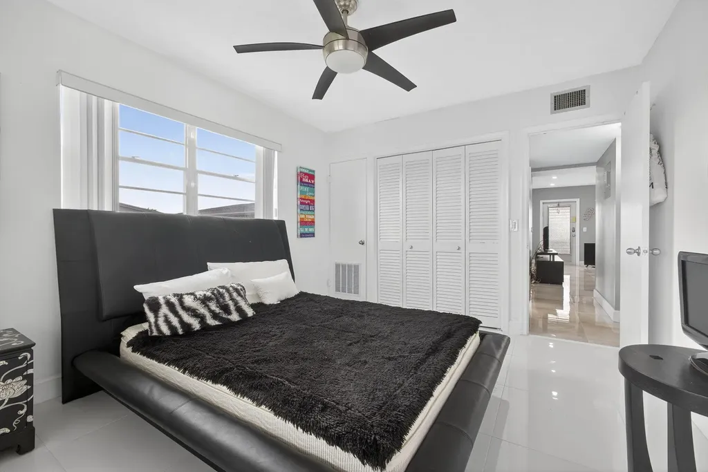 160 Easthampton G West Palm Beach FL 33417