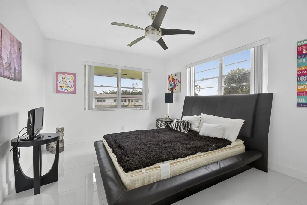 160 Easthampton G West Palm Beach FL 33417