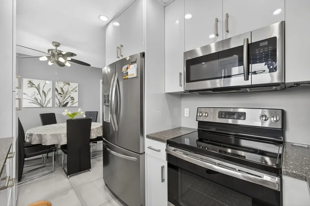 160 Easthampton G West Palm Beach FL 33417