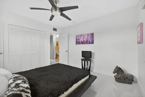 160 Easthampton G West Palm Beach FL 33417
