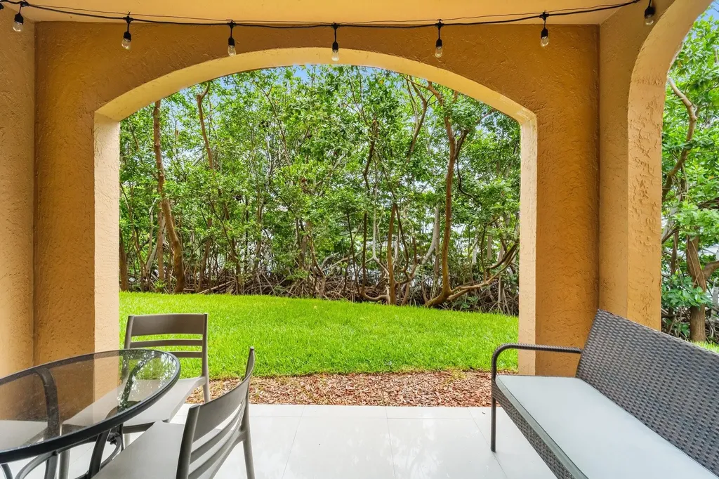 19999 E Country Club Drive Aventura FL 33180
