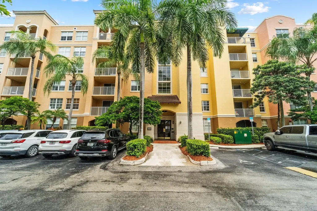 19999 E Country Club Drive Aventura FL 33180