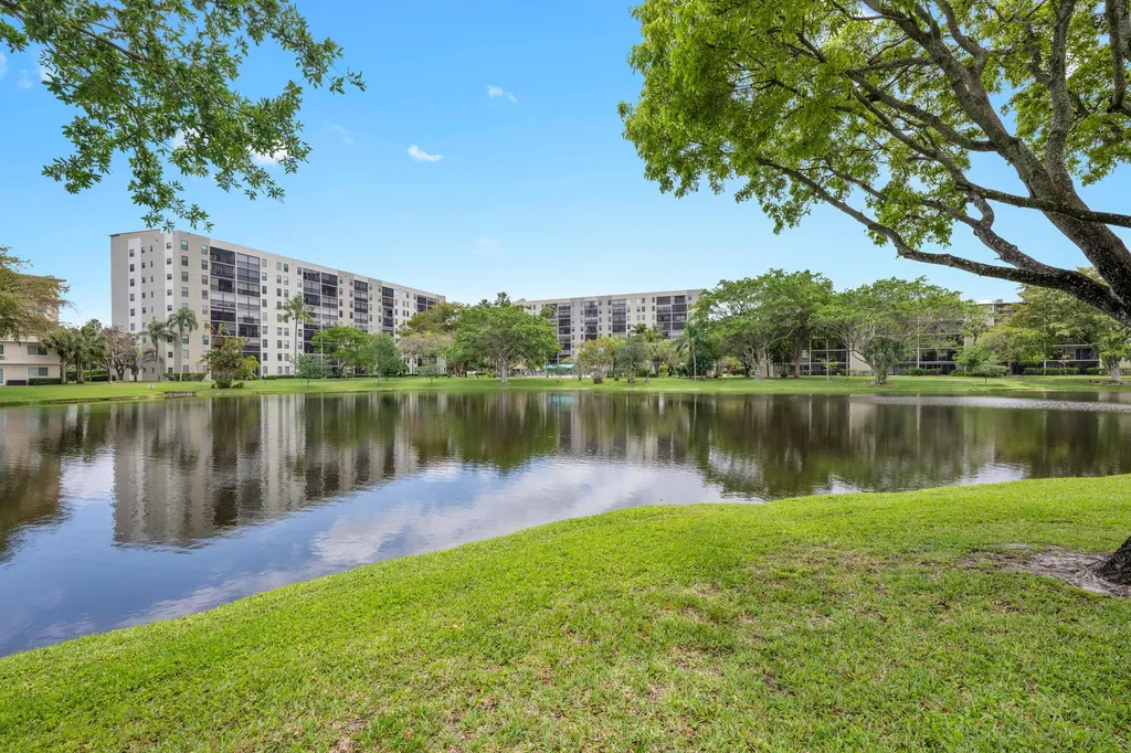 2205 S Cypress Bend Drive Pompano Beach FL 33069