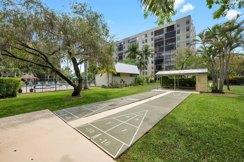 2205 S Cypress Bend Drive Pompano Beach FL 33069