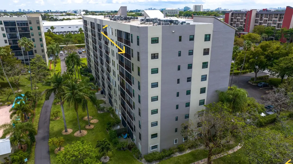 2205 S Cypress Bend Drive Pompano Beach FL 33069