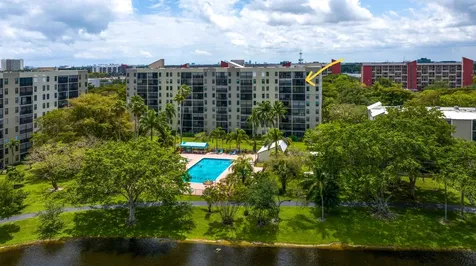 2205 S Cypress Bend Drive Pompano Beach FL 33069