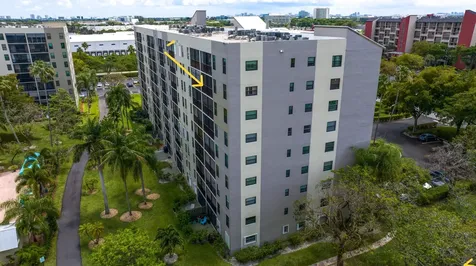 2205 S Cypress Bend Drive Pompano Beach FL 33069