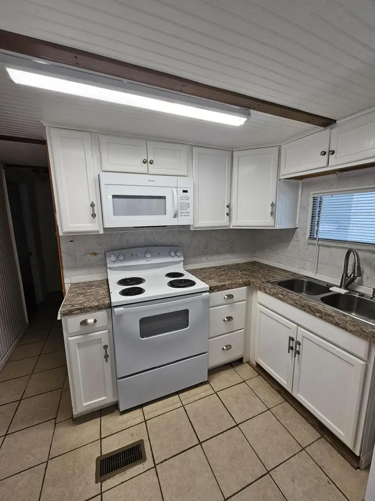 8550 SW 20th Street Davie FL 33324