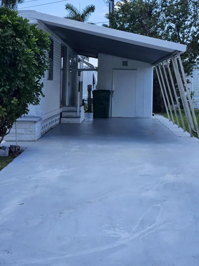 8550 SW 20th Street Davie FL 33324