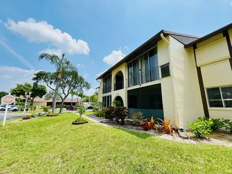 102 Lake Pine Circle Greenacres FL 33463