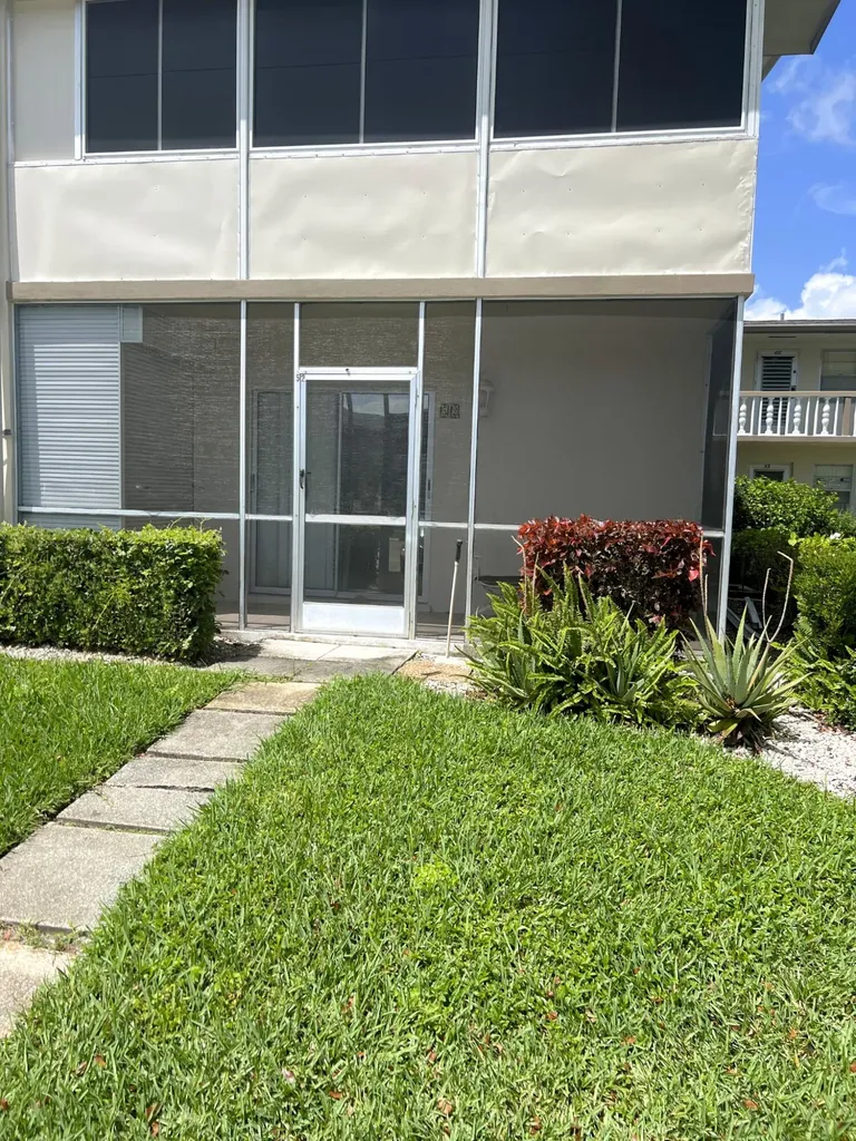 52 Dorchester West Palm Beach FL 33417