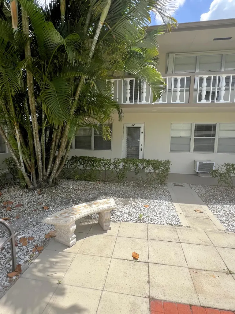 52 Dorchester West Palm Beach FL 33417