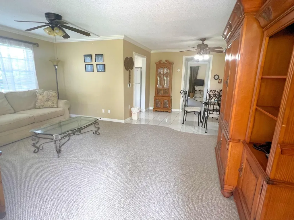52 Dorchester West Palm Beach FL 33417