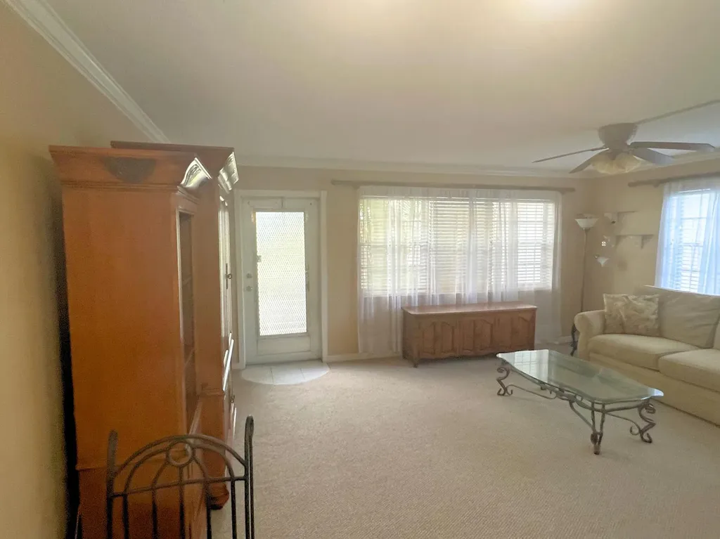 52 Dorchester West Palm Beach FL 33417