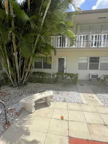 52 Dorchester West Palm Beach FL 33417