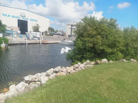25 S Loafing Street Hypoluxo FL 33462