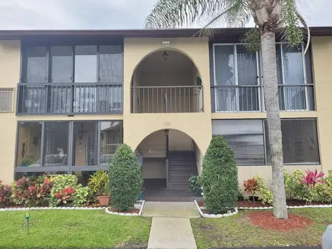 320 Pine Ridge Circle Greenacres FL 33463