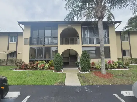 320 Pine Ridge Circle Greenacres FL 33463