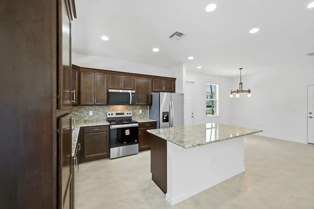 4332 Brookgreen Square Westlake FL 33470