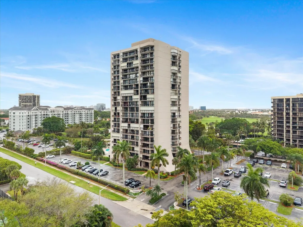 2425 Presidential Way West Palm Beach FL 33401