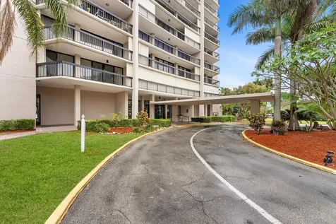2425 Presidential Way West Palm Beach FL 33401