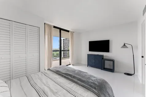 2425 Presidential Way West Palm Beach FL 33401