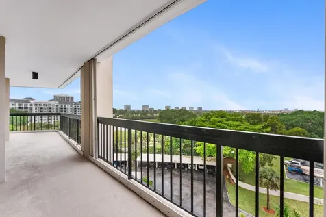 2425 Presidential Way West Palm Beach FL 33401