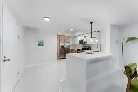 2425 Presidential Way West Palm Beach FL 33401