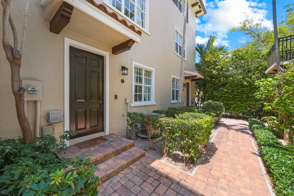 72 SE 6th Avenue Delray Beach FL 33483