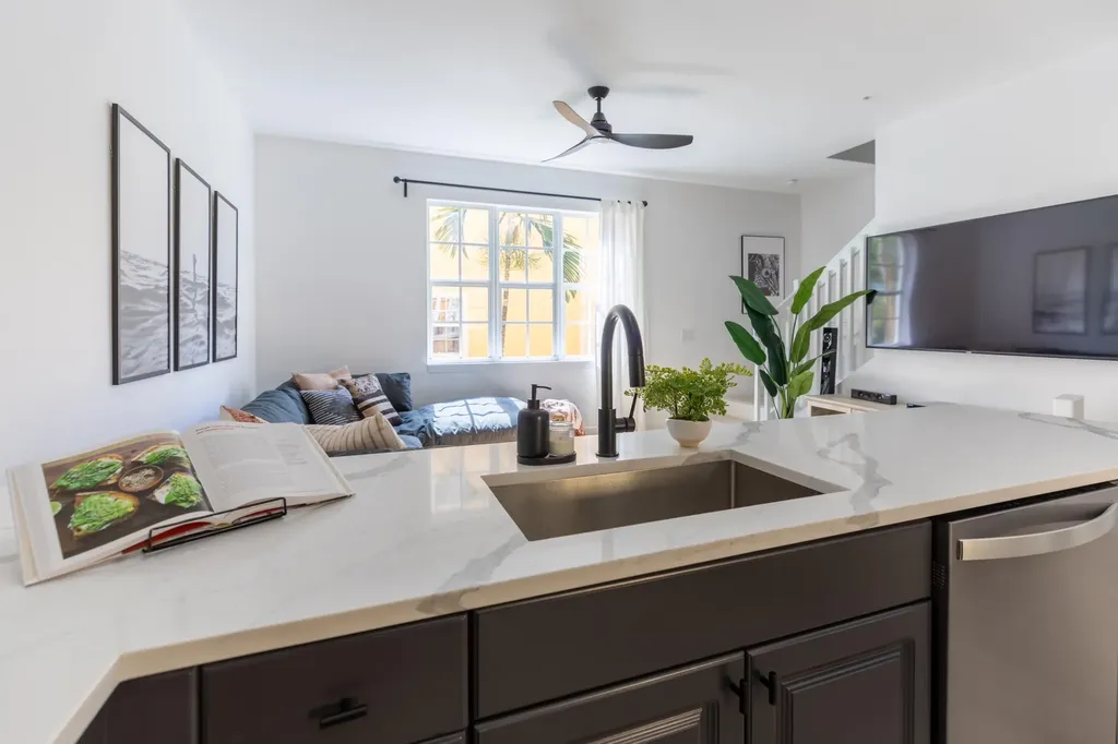 72 SE 6th Avenue Delray Beach FL 33483