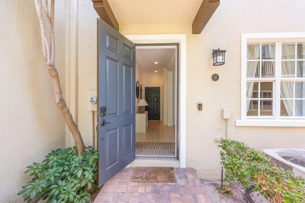 72 SE 6th Avenue Delray Beach FL 33483